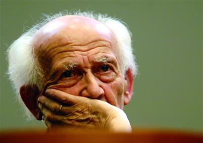 "齐格蒙特·鲍曼听到的话,会对他说,在全球化,后现代的时代,我们都不